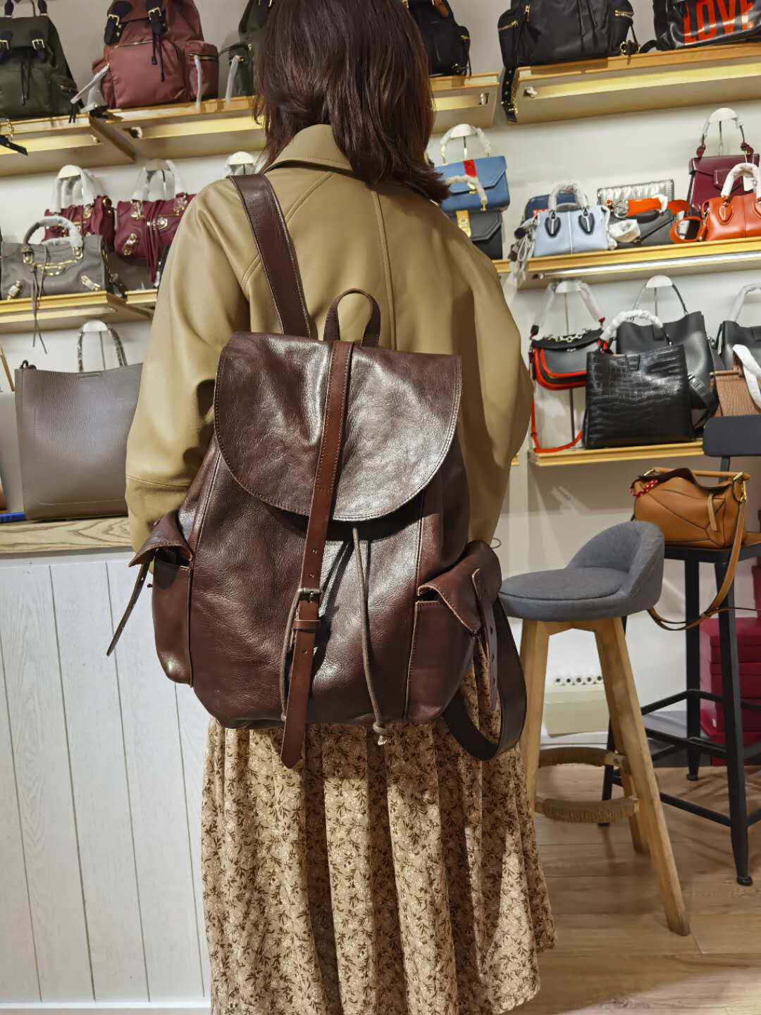 阿牧客皮具 铆钉双肩包 头层植鞣牛皮手工涂色手提包 复古休闲包