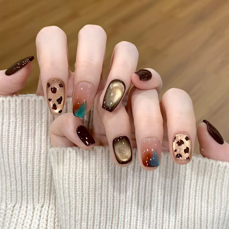 穿戴甲短款甲片秋冬新款裸色深酒红渐变晕染方形光面穿戴式假指甲,彩妆/香水/美妆工具,穿戴甲/甲片,淘宝优惠券,粉丝福利购,淘宝优惠卷