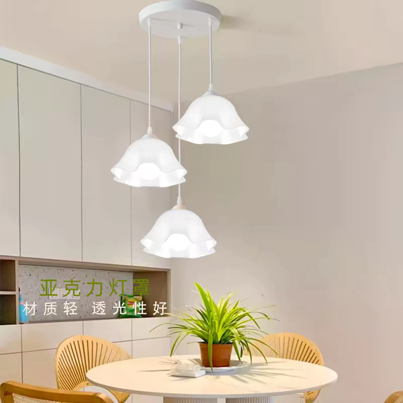 北欧餐厅吊灯吧台现代简约轻奢创意设计师三头花朵实木日式餐桌灯