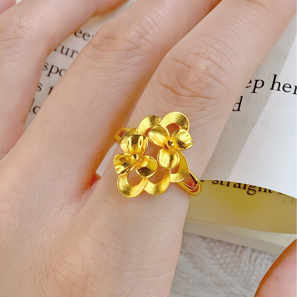 新款镀金栀子花戒指简约风女款时尚沙金食指戒仿真金轻奢指环