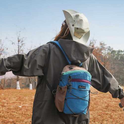 户外徒步轻量化登山包休闲旅行包