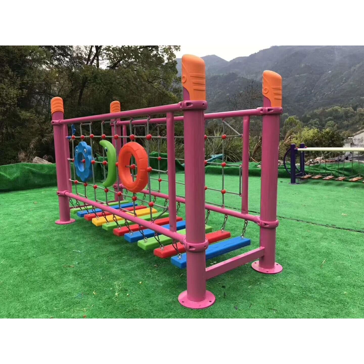 幼儿园荡桥彩色晃动铁链儿童户外运动吊桥平衡木感统训练器材玩具