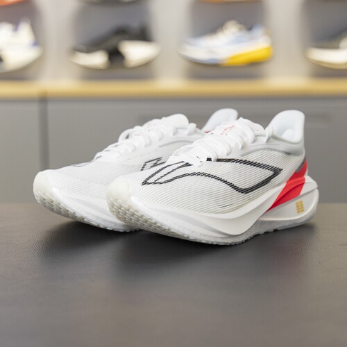 李宁正品女子轻弹透气竞速跑鞋