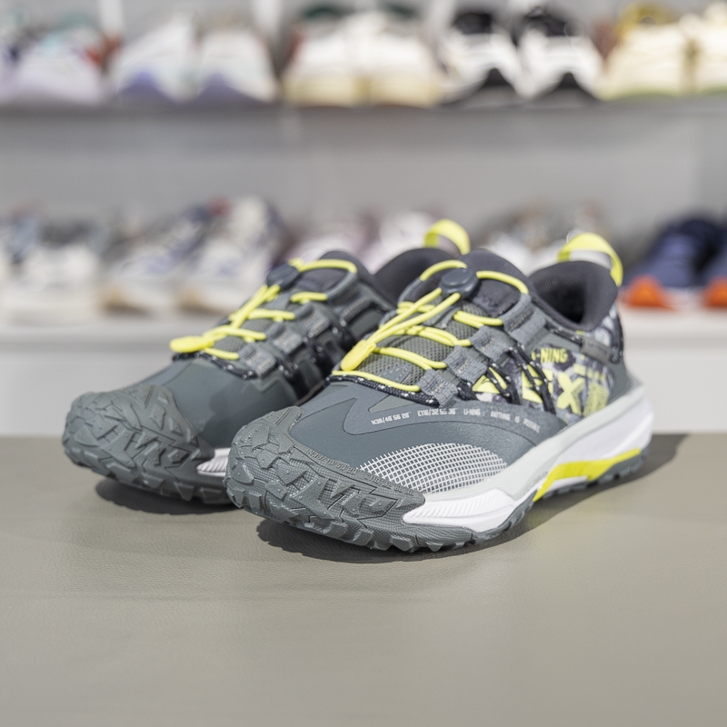 李宁正品2024冬季男大童防泼水低帮柔软回弹户外运动鞋YKEU006-9