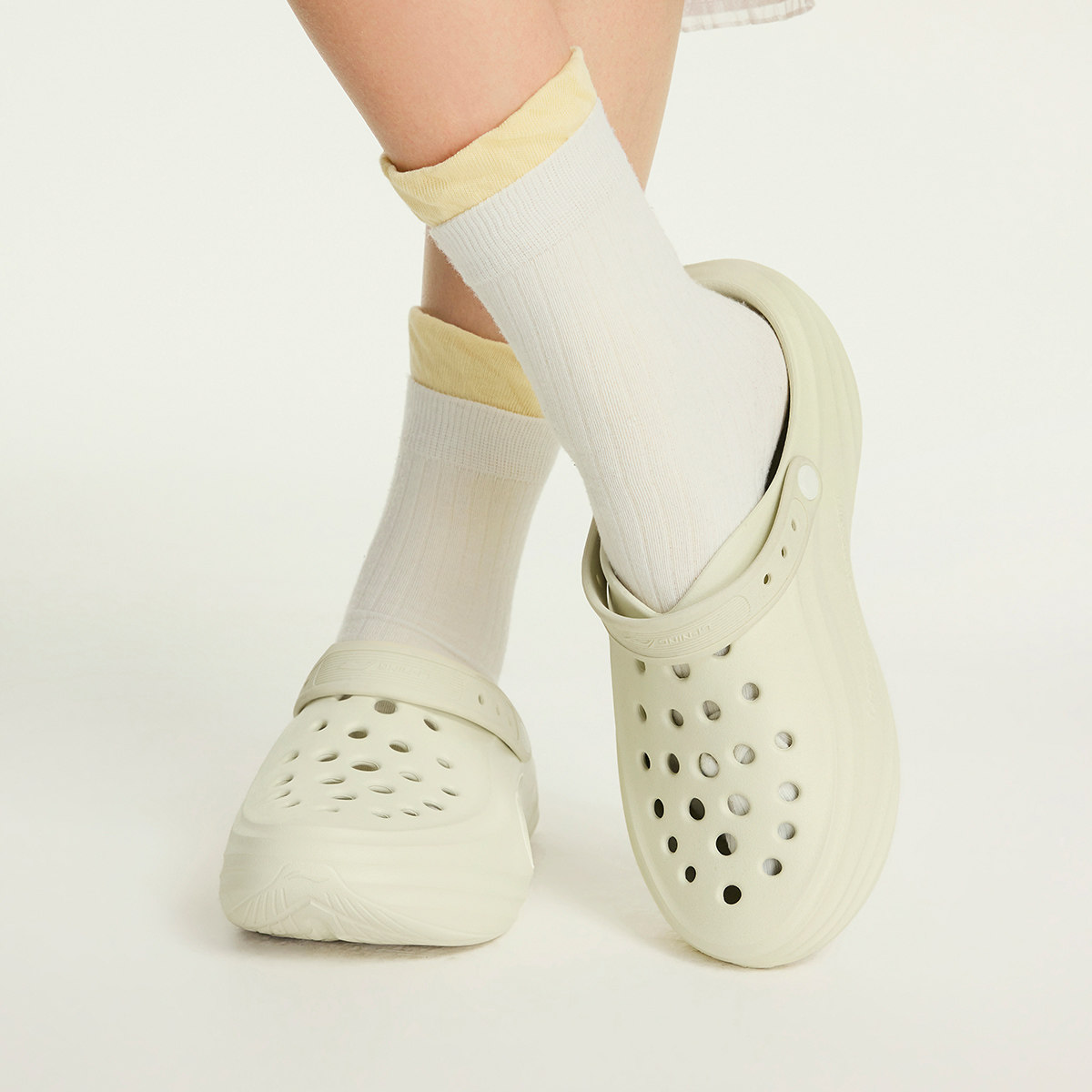 李宁正品苏打男女同款减震耐磨透气回弹潮流运动休闲凉鞋AGUW005