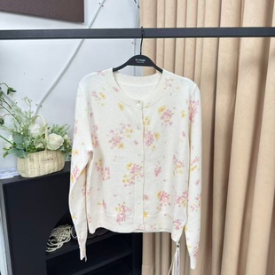 周美美同款 温柔效应粉色碎花羊毛圆领短袖针织开衫两件套