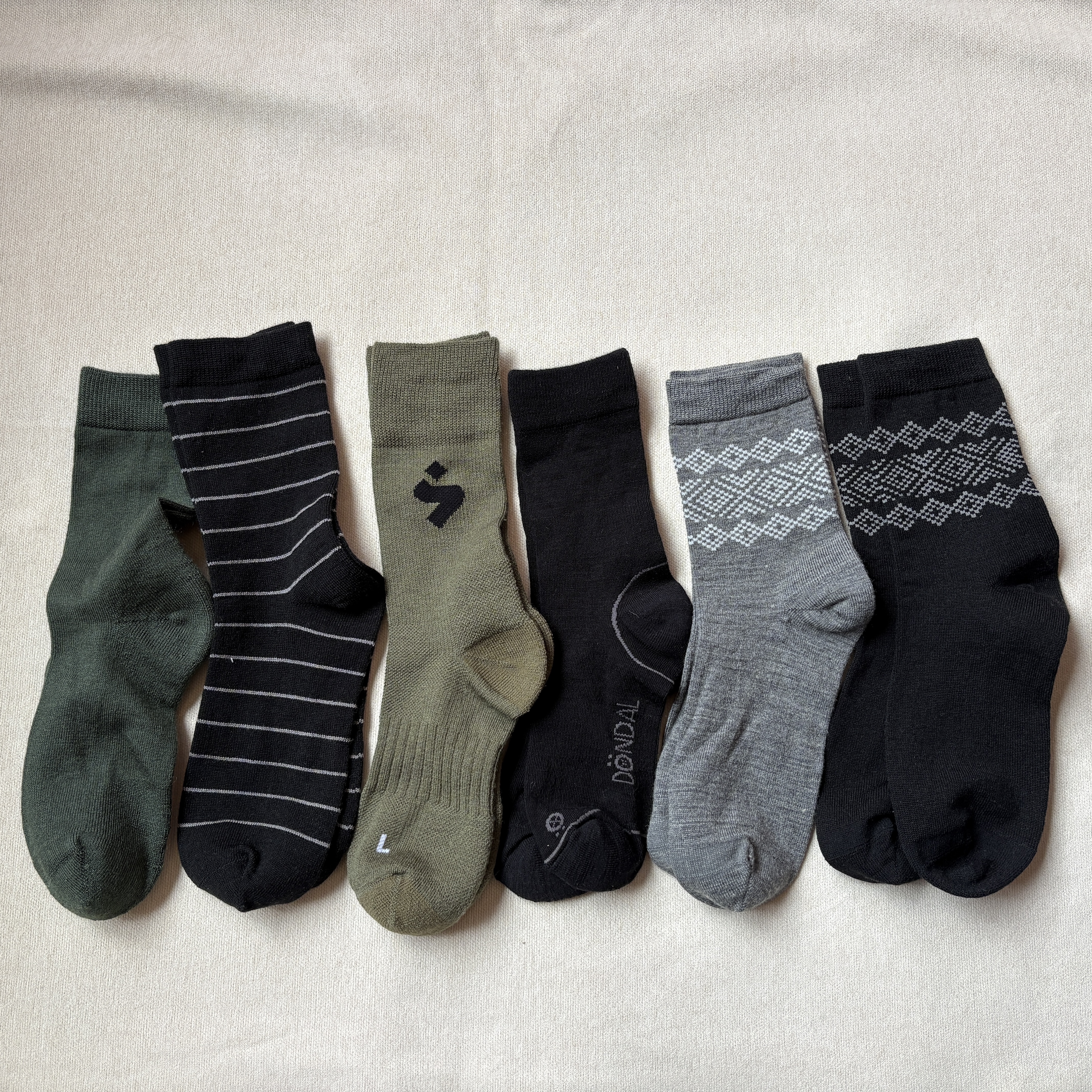 M码美利奴羊毛袜子春秋款日常徒步运动毛圈缓震吸汗中筒户外登山