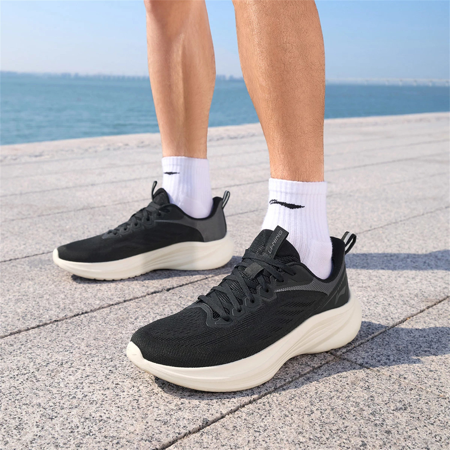 李宁男鞋2026春季新款轻风v3男减震回弹休闲慢跑鞋网面透气运动鞋