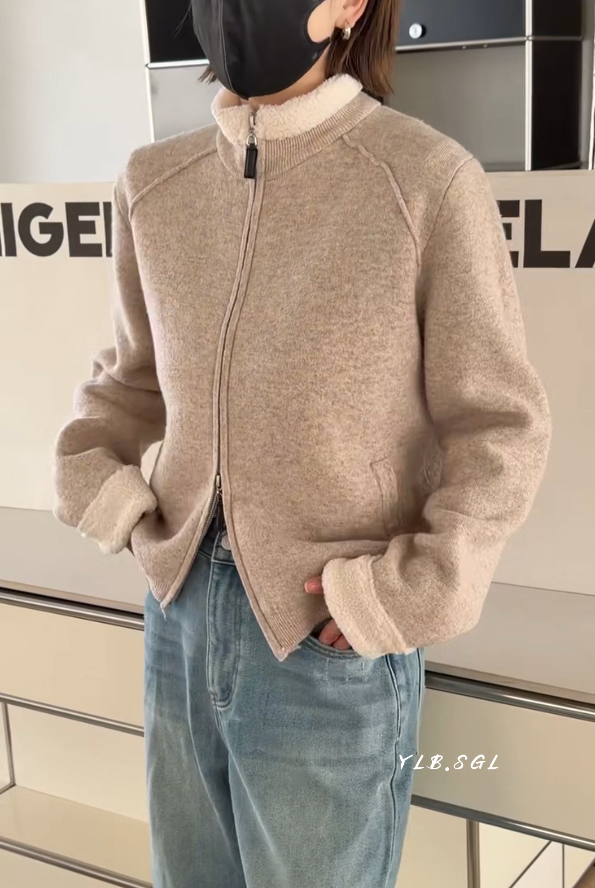 诗歌兰25131新款女装 2025冬款气质燕麦色拼接立领毛领针织毛衣女