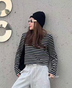 58266诗歌兰2026早春款女装 简约百搭蓝白条纹圆领短款长袖T恤女