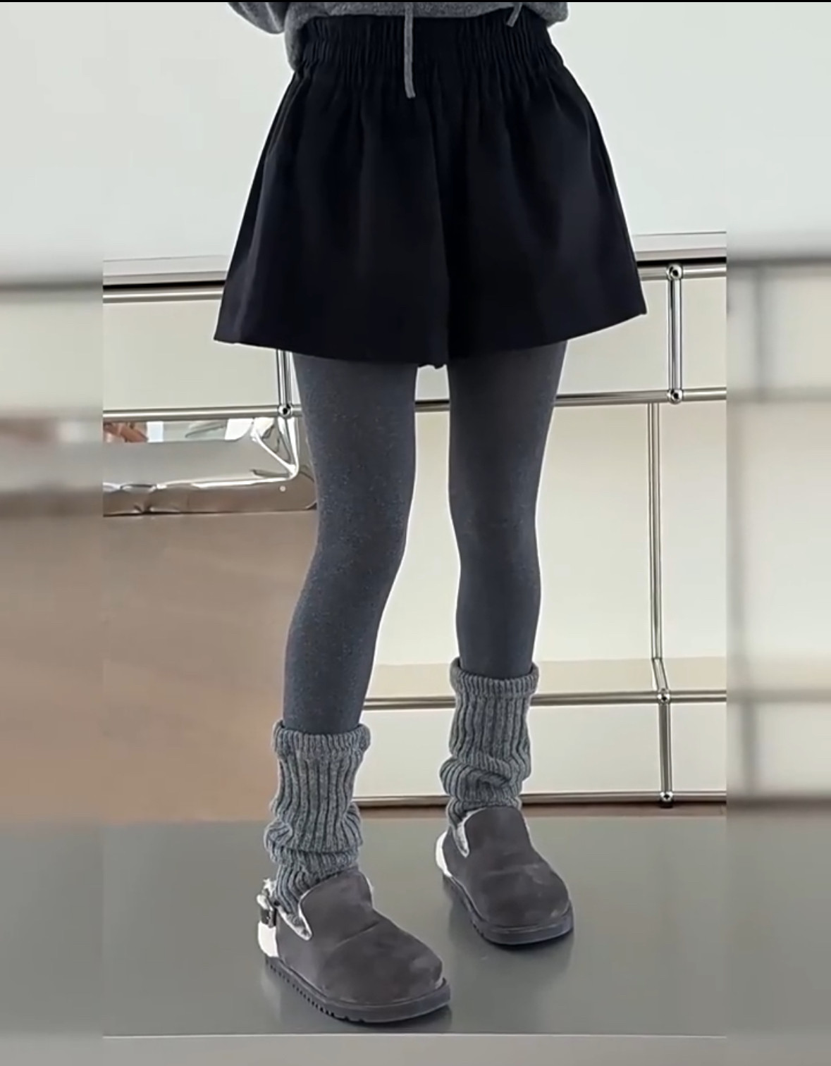 现货6293诗歌兰女装2025秋冬款 百搭黑色高腰显瘦呢料短裤女裙裤