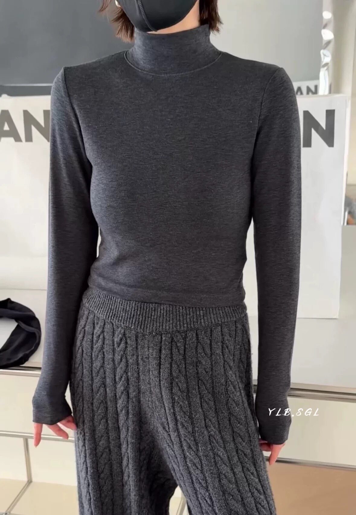 现货58965诗歌兰女装2025冬款显瘦黑色正肩T恤高领磨毛短款打底衫