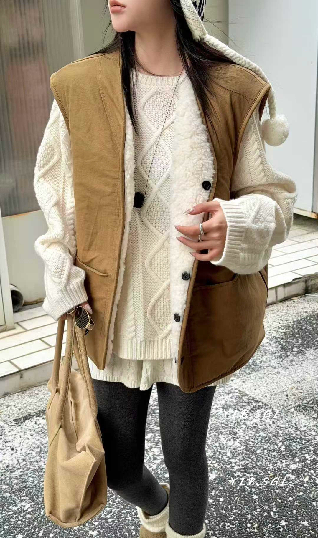 68002诗歌兰女装2025冬款 气质百搭卡其色马夹羊羔毛两面穿外套女