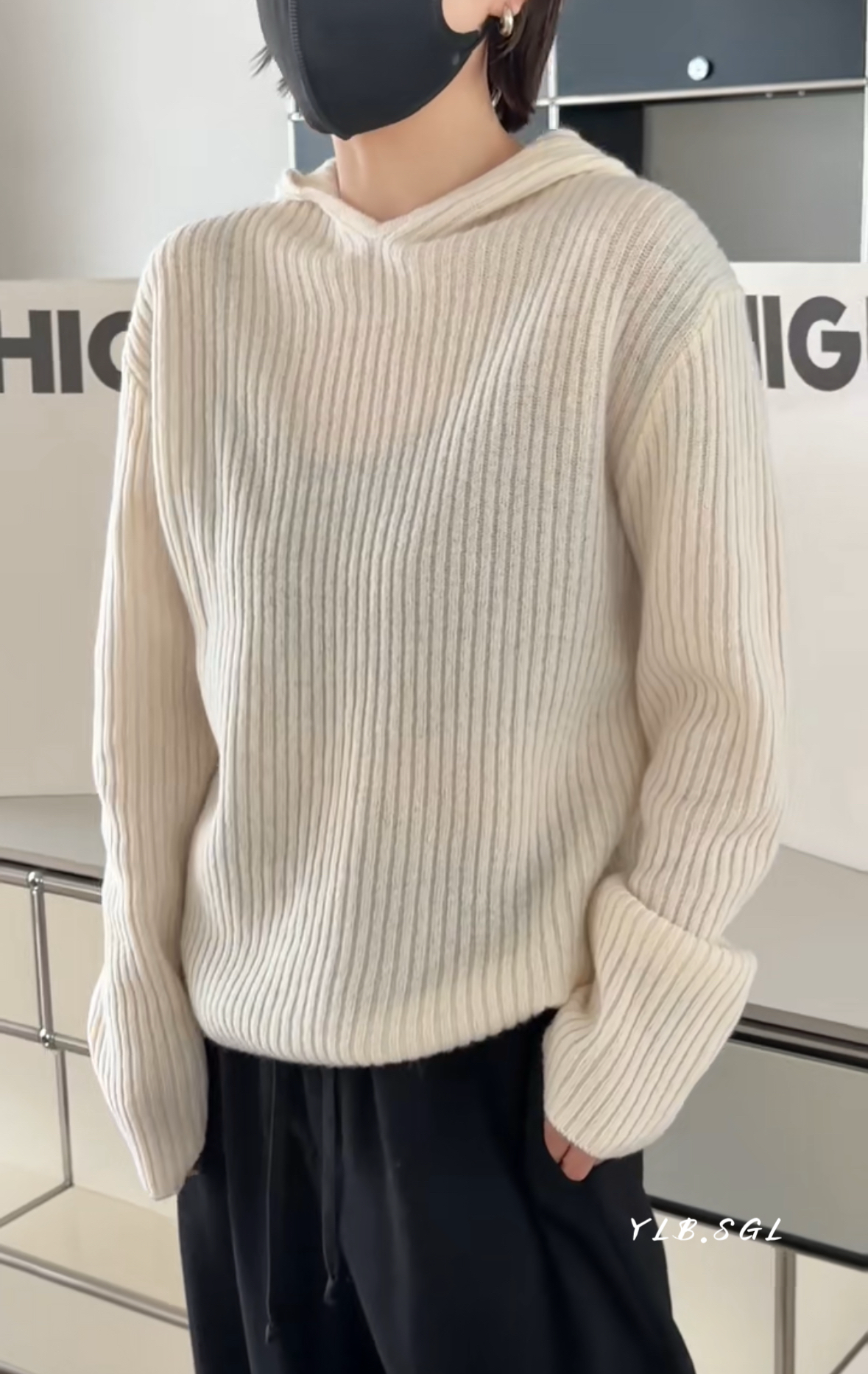 8178诗歌兰女装2025冬款 百搭米白色坑条纹显瘦连帽羊毛针织衫女