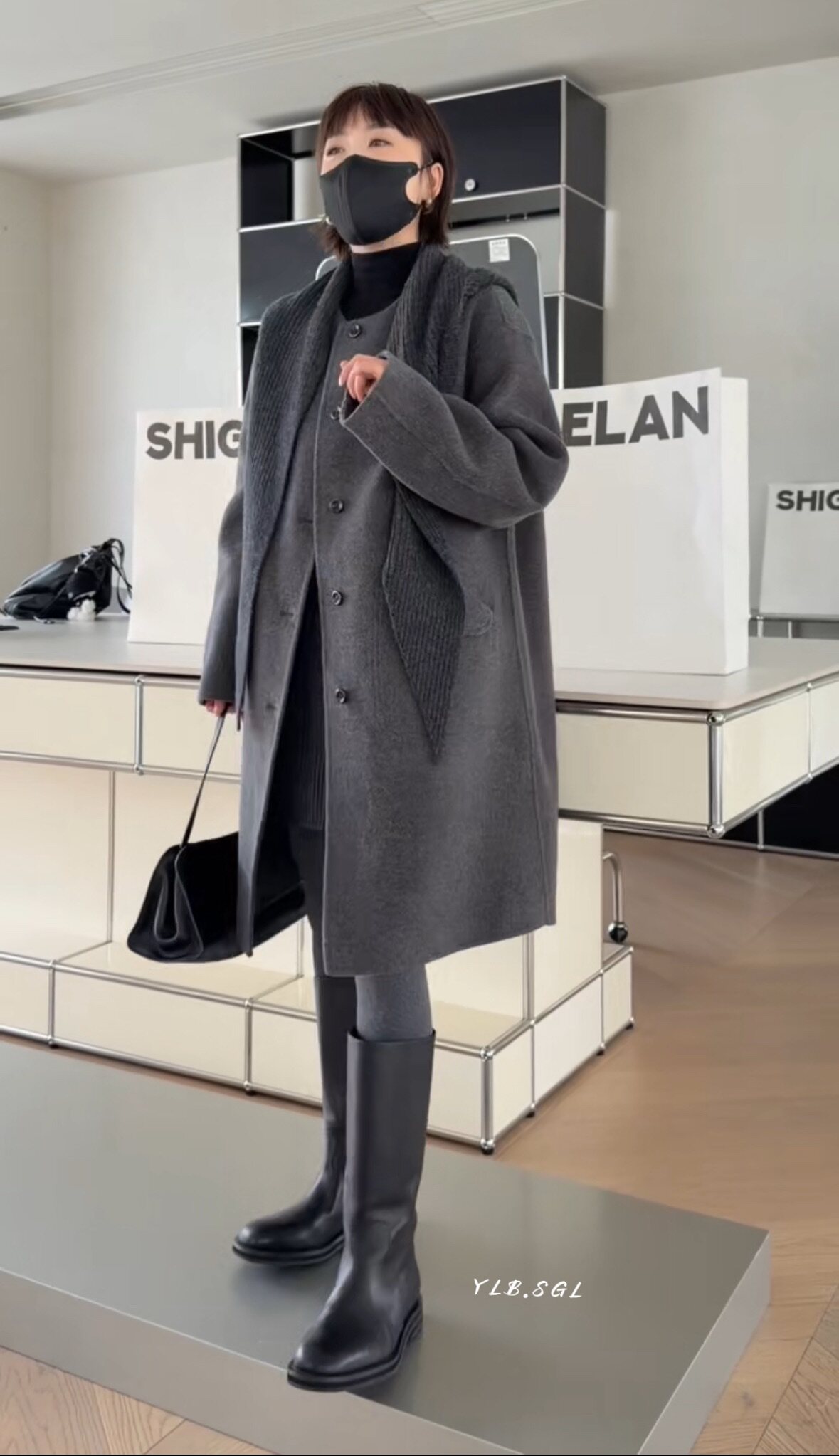 55113诗歌兰女装2025冬款 时尚气质深蓝色连帽围脖中长款羊绒大衣