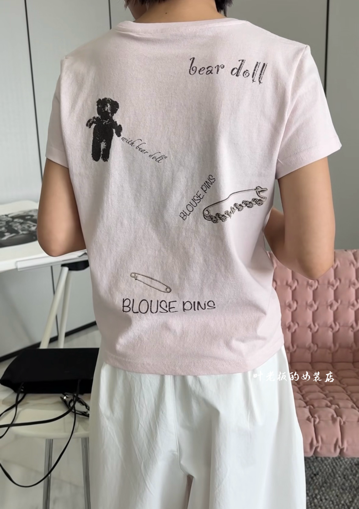 H62019韩货字母短袖 诗歌兰女装2026夏款气质粉色后背涂鸦小熊T恤