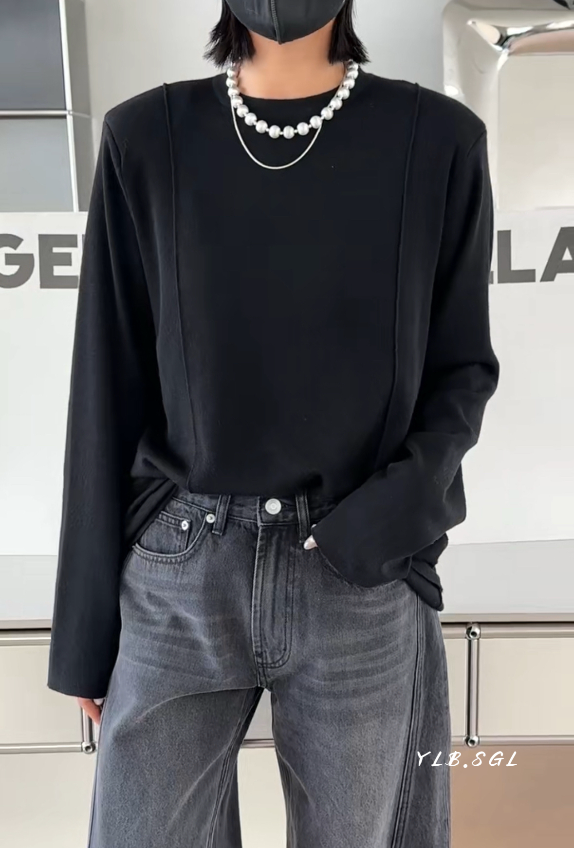 7360诗歌兰女装2025秋冬款 时尚气质黑色圆领垫肩长袖羊毛针织T恤