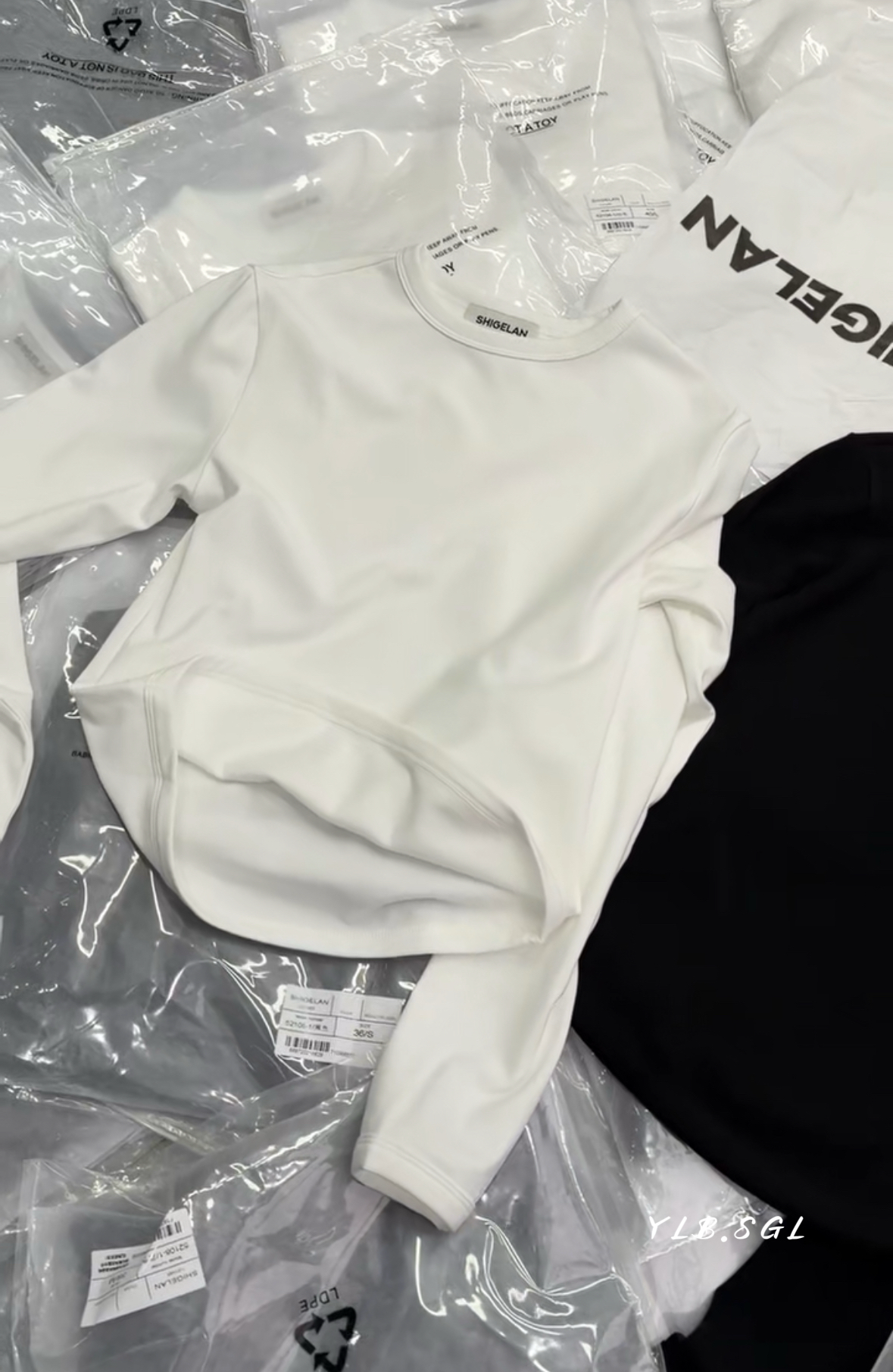 52108-1诗歌兰女装2025冬款 气质显瘦百搭圆领长袖短款磨毛T恤女