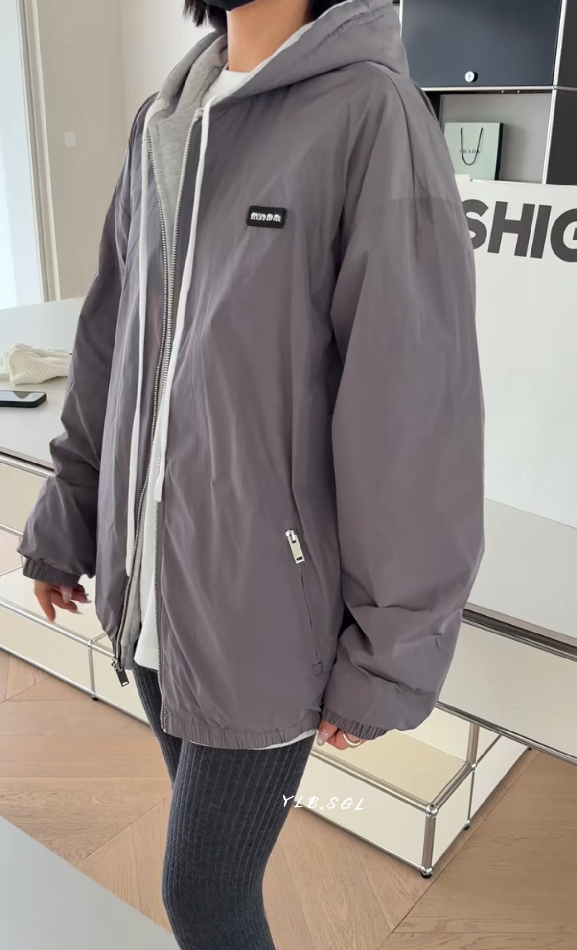 89361诗歌兰女装2025冬款 气质百搭浅灰色双面穿连帽中长款卫衣