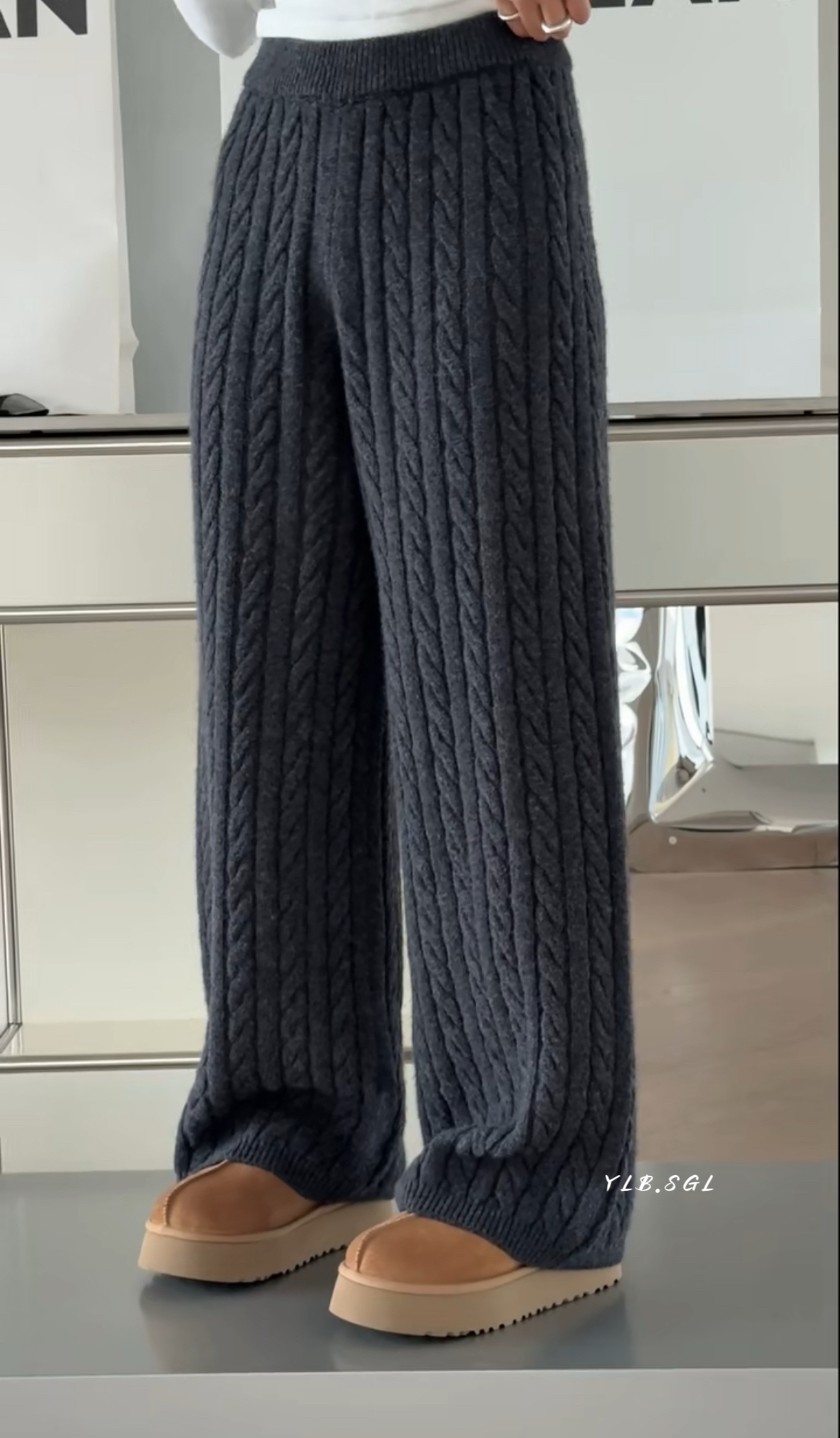 88910诗歌兰女装2025冬款 气质百搭深灰色松紧腰麻花纹休闲羊毛裤