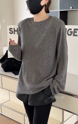 27531诗歌兰2026早春款女装  气质显瘦深灰色坑条纹垫肩宽松T恤女