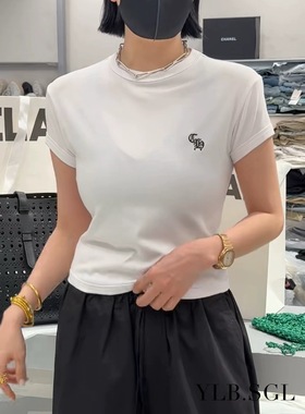 58274诗歌兰女装2025夏款 气质白色圆领短袖刺绣小标修身短款T恤