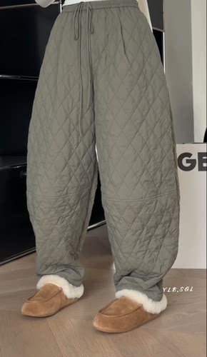 现货86971诗歌兰女装2025冬款 气质军绿色松紧腰菱形格休闲棉裤女