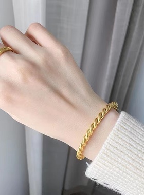 简约风钛钢镀18K金麻花C型手镯女