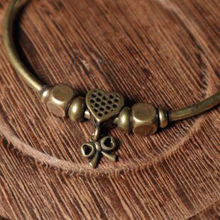 1件复古精致手镯黄铜手镯爱心手镯蝴蝶结样式送人礼物