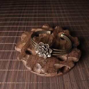 1件复古精致莲花手镯黄铜手镯花朵植物手镯送人礼物情人节礼物