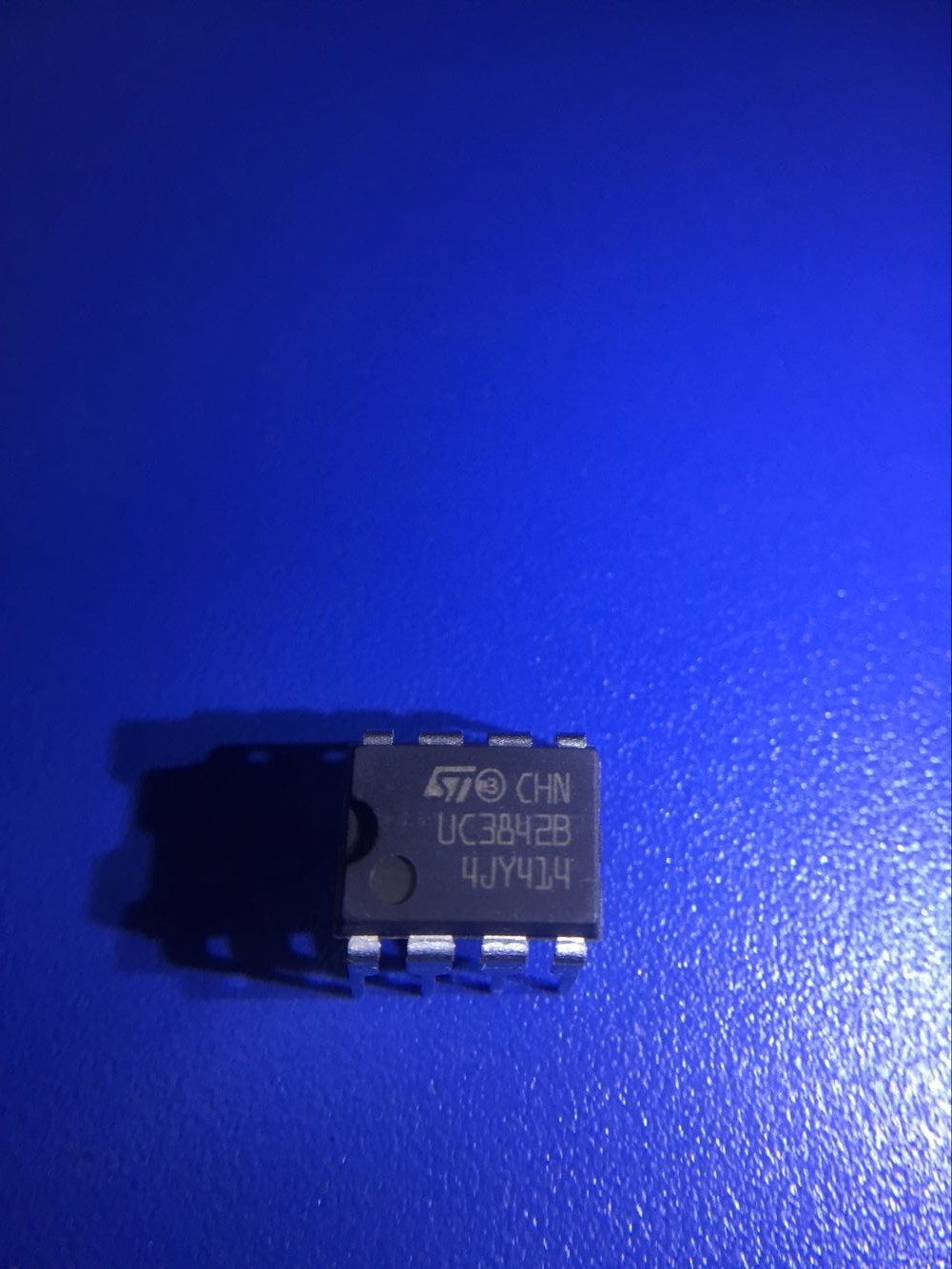 直插 进口全新原装 UC3842B UC3842 电源芯片IC DIP-8