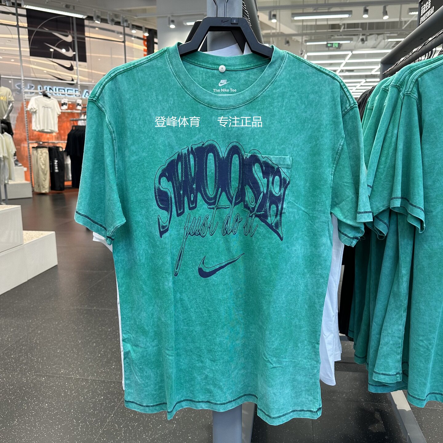 Nike耐克男休闲圆领透气运动短袖