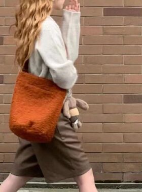 新款女秋冬焦糖色包包法式小众