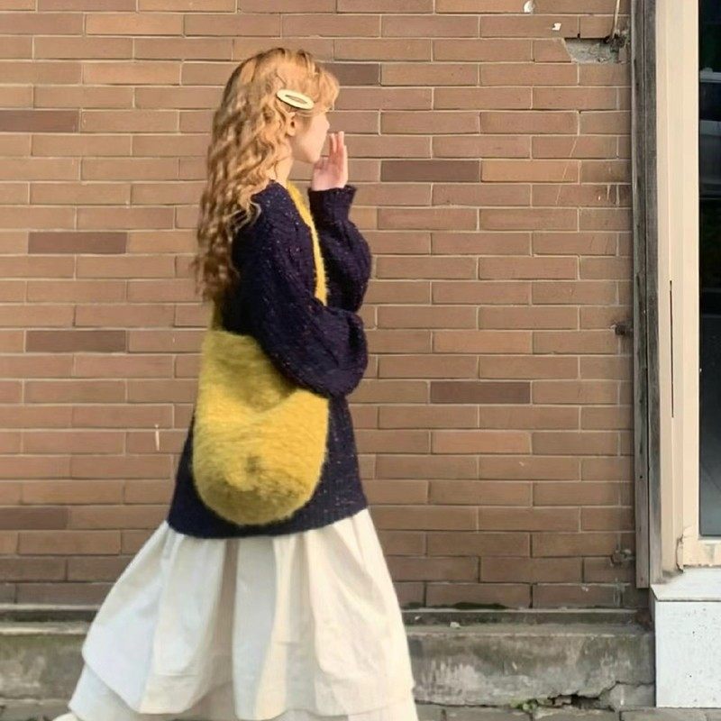 秋冬毛绒包包大容量通勤水桶包