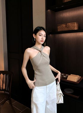 GEMQI 气质高级感交叉挂脖背心吊带女夏季新款修身设计感针织上衣