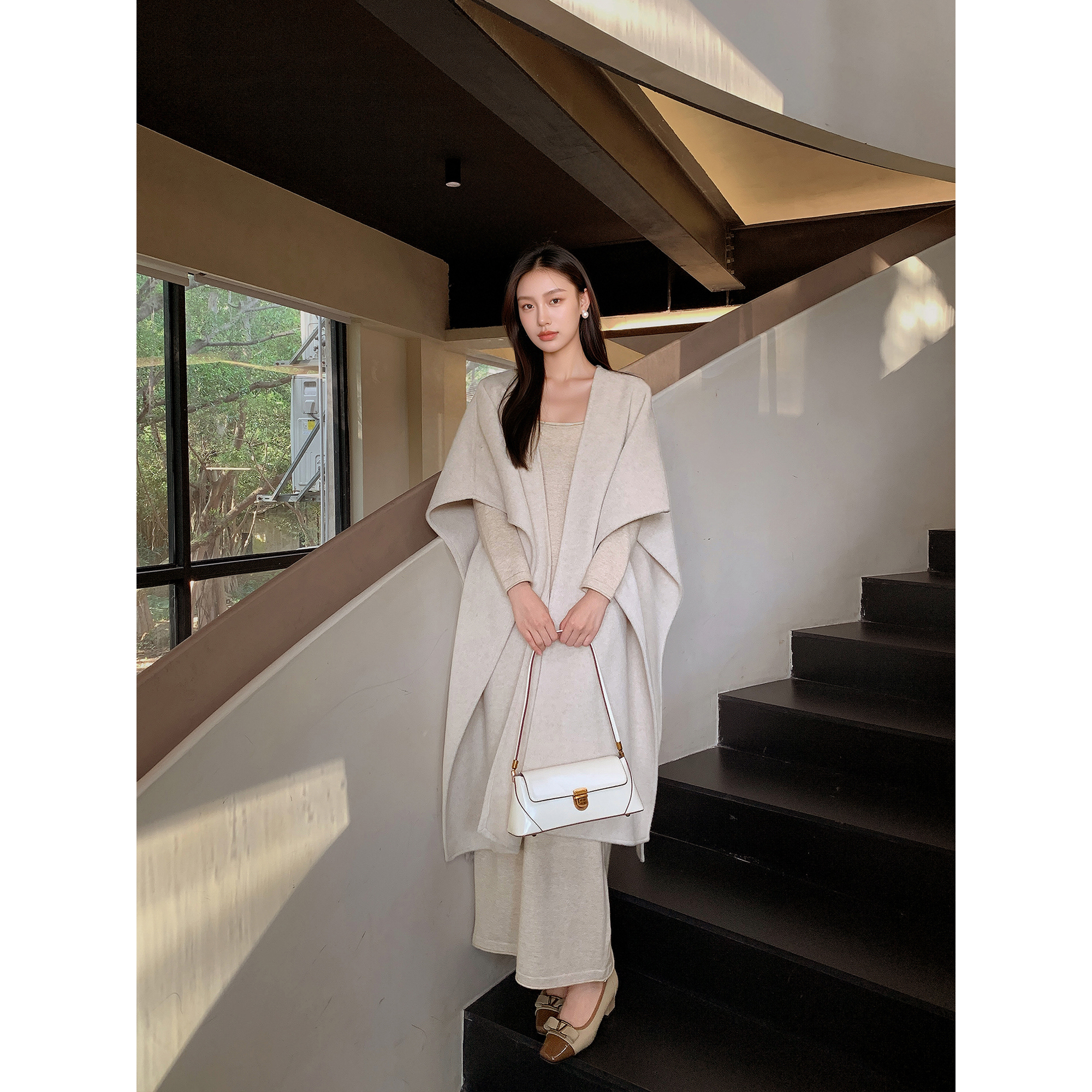 GEMQI英伦风斗篷大衣女2025双面羊毛呢极简大摆高级感中长款外套