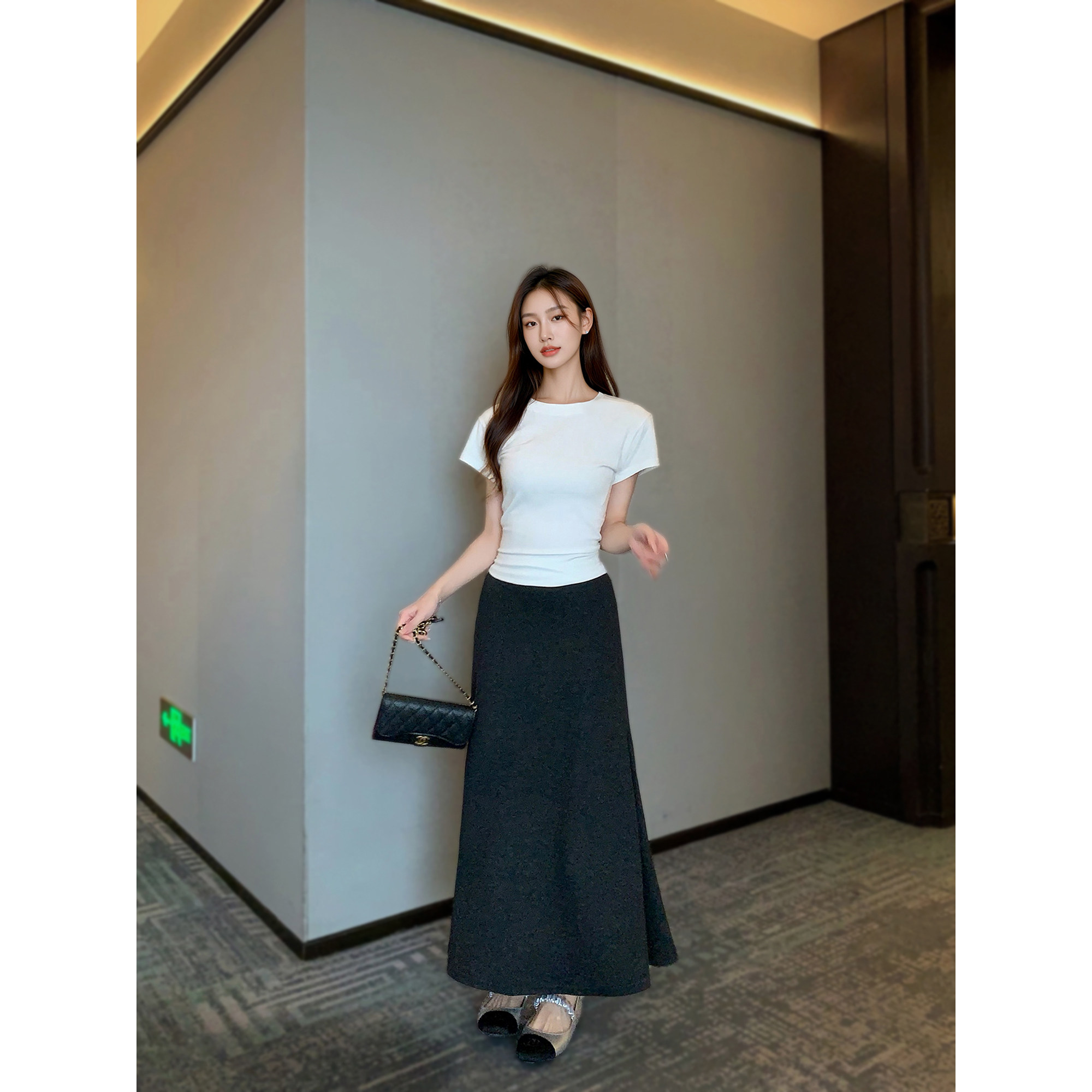 GEMQI针织黑色收腰包臀半身裙女夏短袖白色T恤女修身上衣两件套装