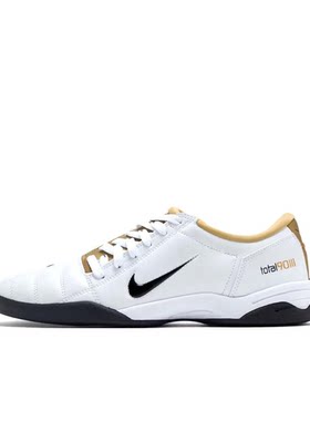 Nike白金色男款低帮足球鞋