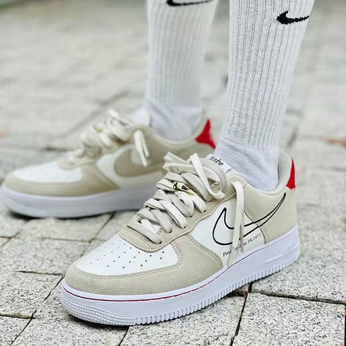 Nike空军一号金扣米白红天蓝