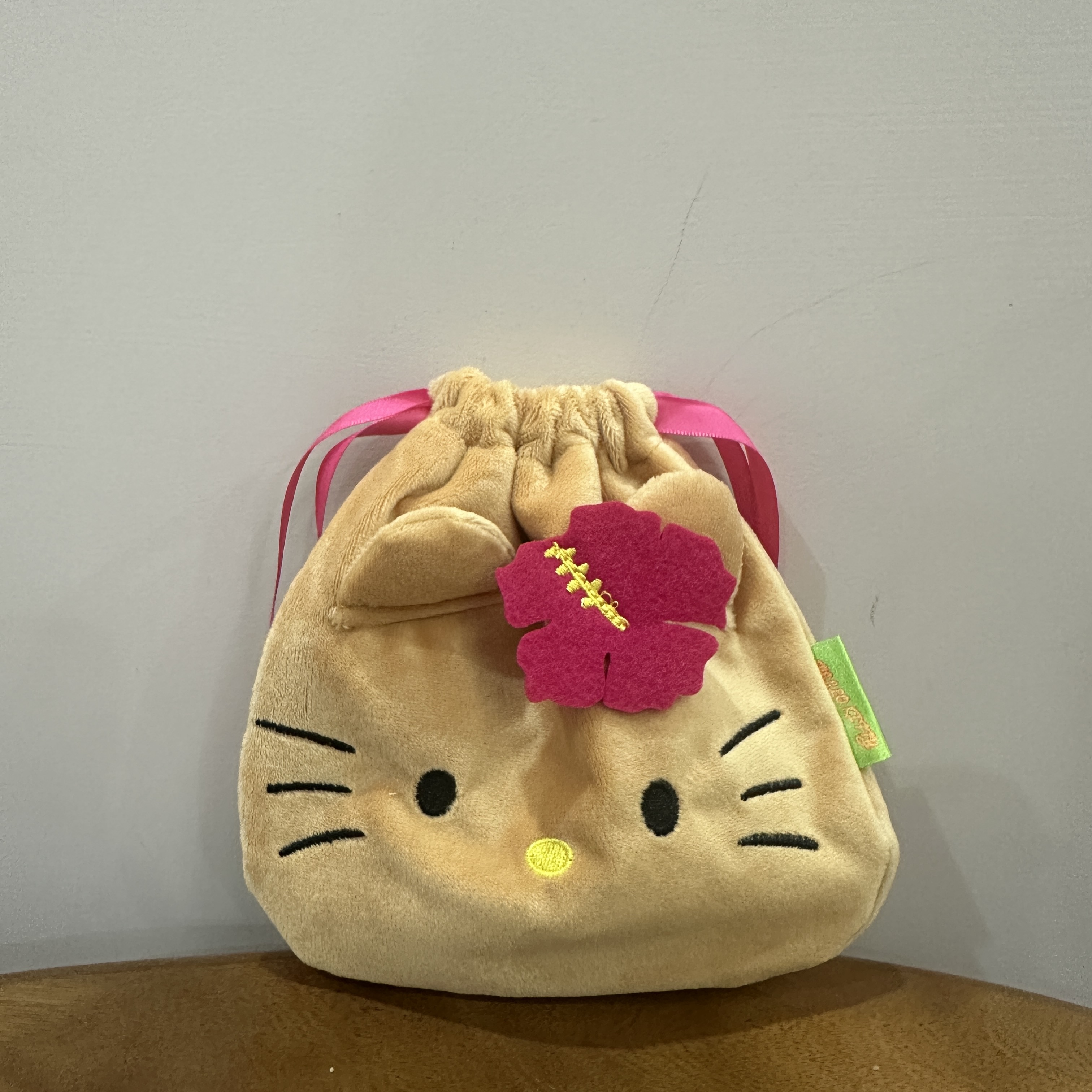 现货日系卡通可爱hellokitty毛绒绒收纳袋抽绳束口袋化妆包