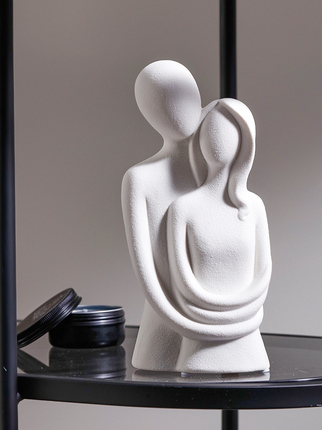 Simple Embracing Couple Abstract Figure Ornaments, a Pair of Creative and Personalized Ornaments, Nordic Modern Home Soft Decorations