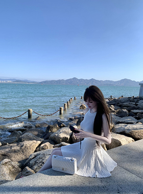 With 99jiu【贝微微】气质重工挂脖针织连衣裙显瘦蓬蓬半裙春夏