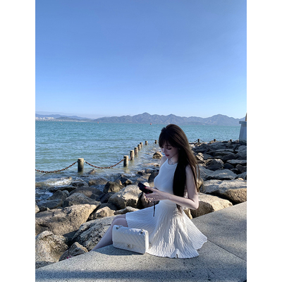 With 99jiu【贝微微】气质重工挂脖针织连衣裙显瘦蓬蓬半裙春夏