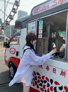 With 99jiu【漫步港岛】亚麻白色衬衫女宽松防晒衬衣带丝巾披肩