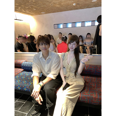 With 99jiu【浮云织梦】法式V领重工镂空针织衫纯欲短袖短款上衣