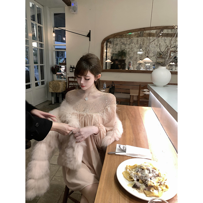 With 99jiu【闪闪惹人爱】网纱烫钻拼接毛毛温柔雪纺裙宽松打底衫