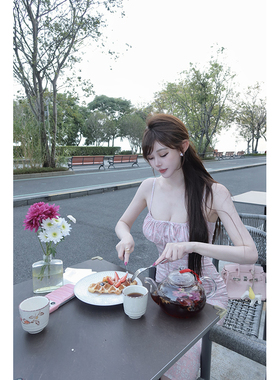 With 99jiu【温柔可视】浪漫碎花露肩绑带连衣裙修身长短款