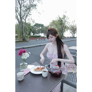 With 99jiu【温柔可视】浪漫碎花露肩绑带连衣裙修身长短款