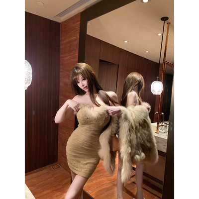 With 99jiu【C位聚焦】毛毛拼接亮片网纱抹胸连衣裙圣诞节日裙