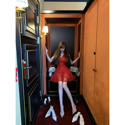 With 99jiu【doll感千金】红色V领无袖连衣裙修身网纱生日蓬蓬裙